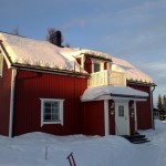 Snörasskydd för plåttak - Snösmältning pågår i Kiruna Jukkasjärvi 2011-03-16