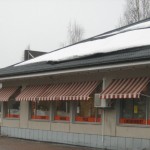 Snörasskydd för plåttak - Snösmältning pågår - Shell Varikko 2011-04-03 plåt rasskydd håller inte snömängdens styrka