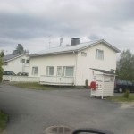 Snörasskydd för plåttak-Nästan osynligt Kulo Snörasskydd och tarditionella Snörasskyddskydd bredvid varandra