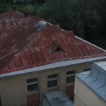 Kulo Snörasskydd på falsad takplåt - fastsatt med Kulo 1 lim.